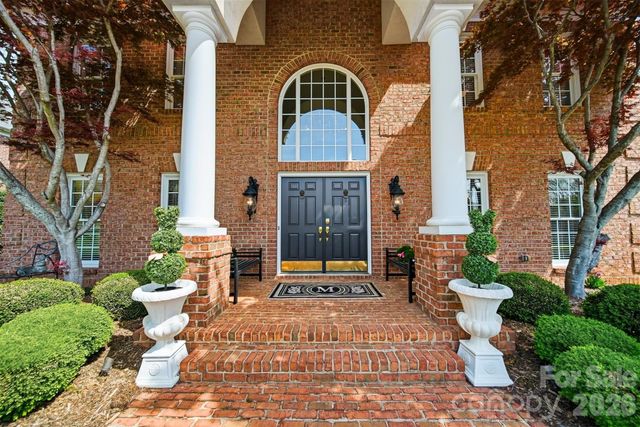 3704 8th Street Place NW, Hickory, NC 28601