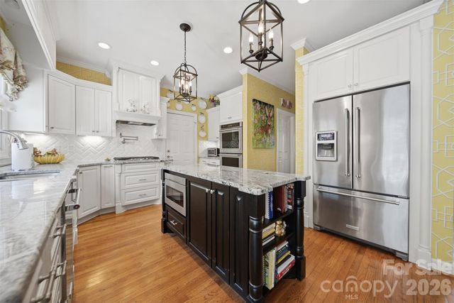 3704 8th Street Place NW, Hickory, NC 28601