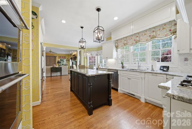 3704 8th Street Place NW, Hickory, NC 28601
