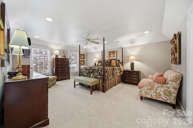 3704 8th Street Place NW, Hickory, NC 28601