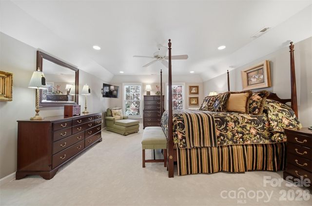 3704 8th Street Place NW, Hickory, NC 28601