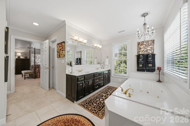3704 8th Street Place NW, Hickory, NC 28601