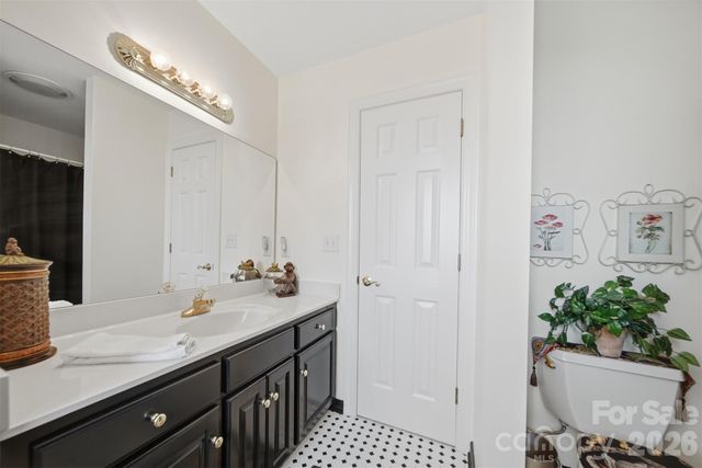 3704 8th Street Place NW, Hickory, NC 28601