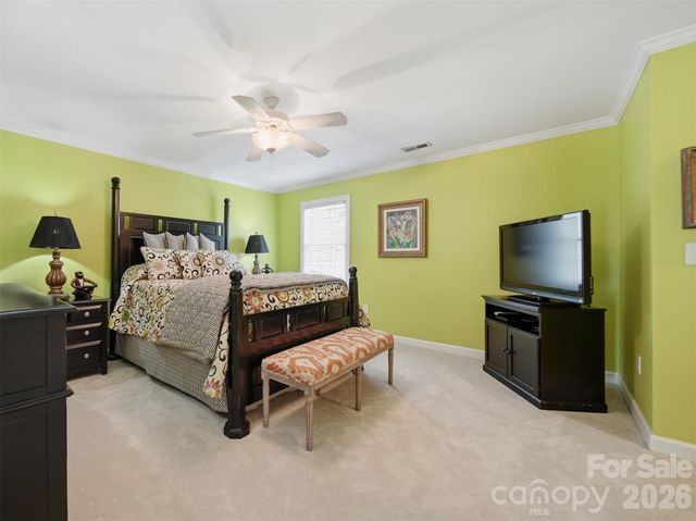 3704 8th Street Place NW, Hickory, NC 28601