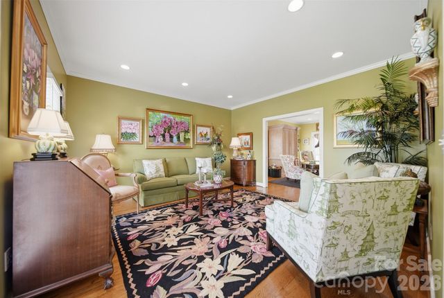 3704 8th Street Place NW, Hickory, NC 28601
