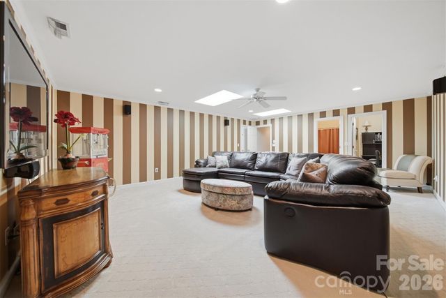 3704 8th Street Place NW, Hickory, NC 28601