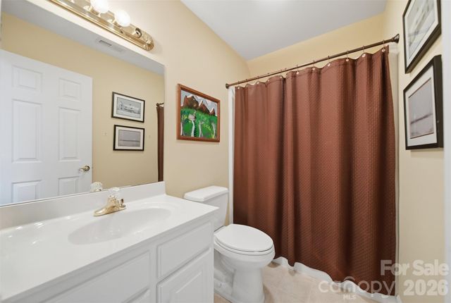 3704 8th Street Place NW, Hickory, NC 28601