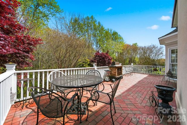 3704 8th Street Place NW, Hickory, NC 28601