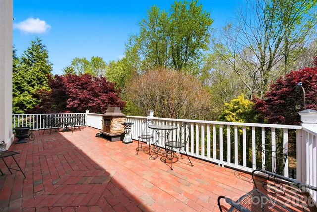 3704 8th Street Place NW, Hickory, NC 28601
