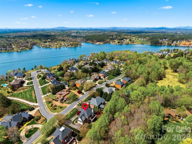 3704 8th Street Place NW, Hickory, NC 28601