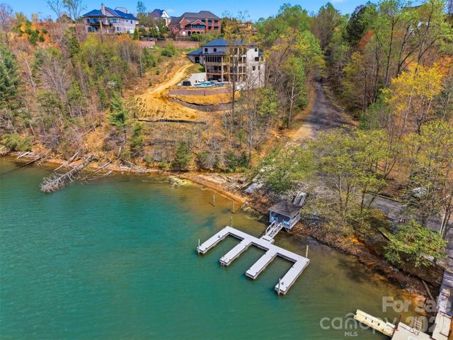 3704 8th Street Place NW, Hickory, NC 28601
