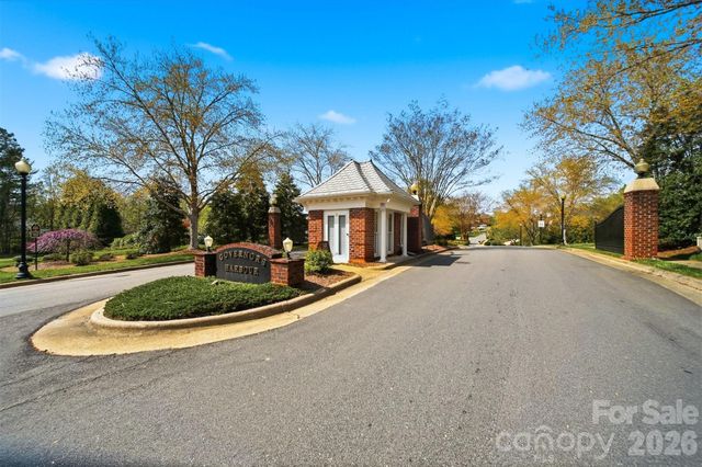 3704 8th Street Place NW, Hickory, NC 28601