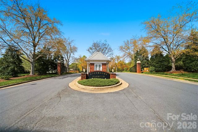 3704 8th Street Place NW, Hickory, NC 28601