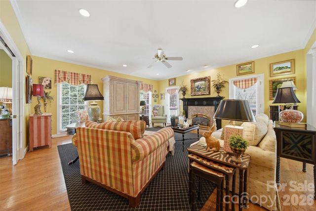 3704 8th Street Place NW, Hickory, NC 28601