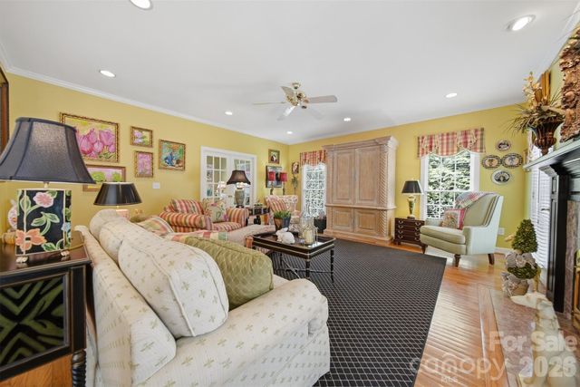 3704 8th Street Place NW, Hickory, NC 28601