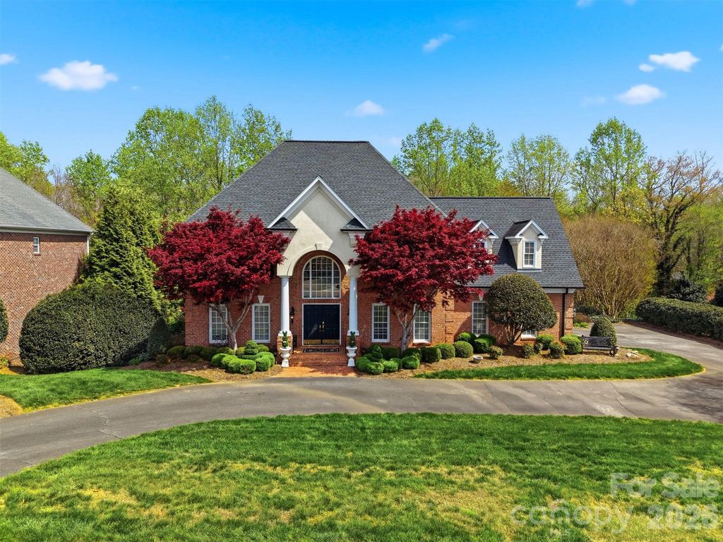 3704 8th Street Place NW, Hickory, NC 28601