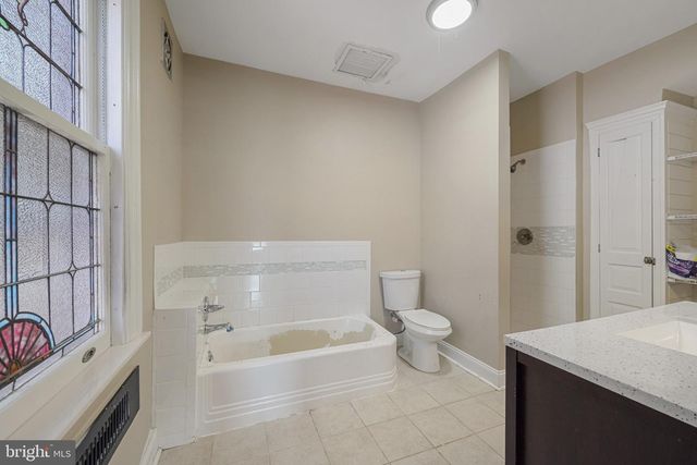 121 W SPRINGETTSBURY AVE, York, PA 17403