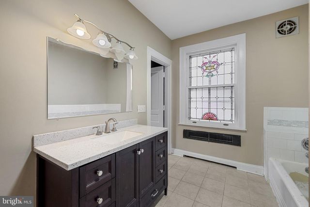 121 W SPRINGETTSBURY AVE, York, PA 17403