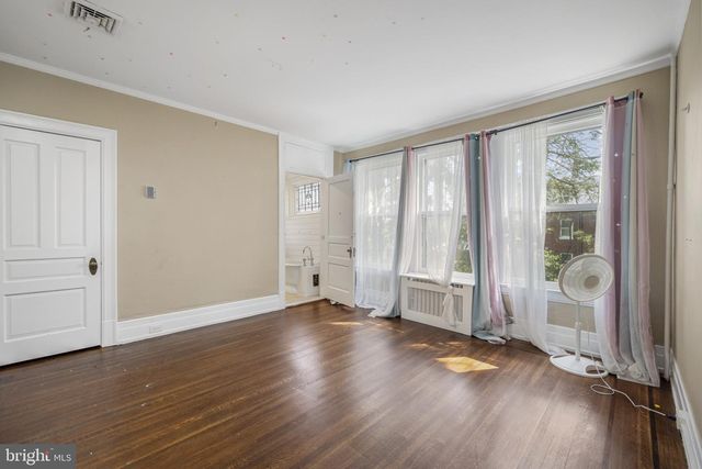 121 W SPRINGETTSBURY AVE, York, PA 17403