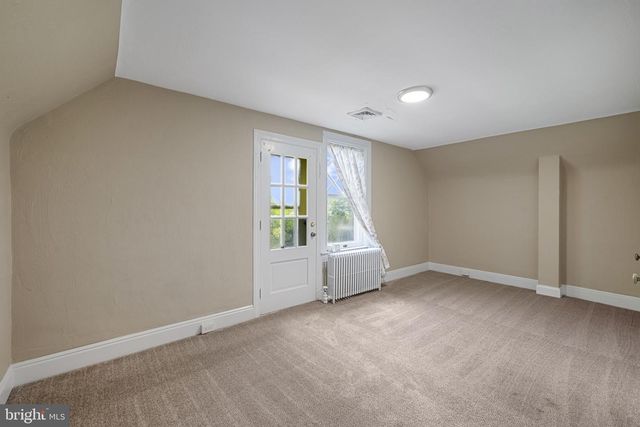 121 W SPRINGETTSBURY AVE, York, PA 17403