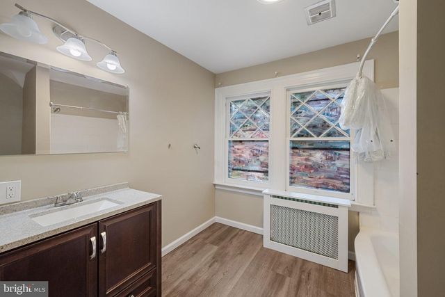 121 W SPRINGETTSBURY AVE, York, PA 17403