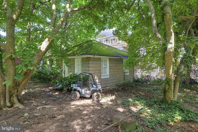 121 W SPRINGETTSBURY AVE, York, PA 17403