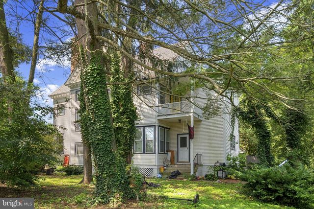 121 W SPRINGETTSBURY AVE, York, PA 17403