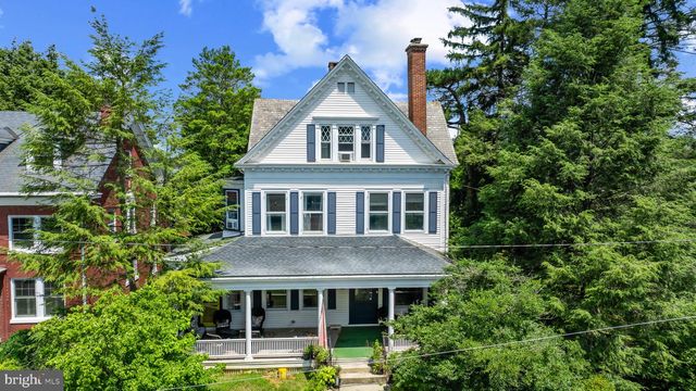 121 W SPRINGETTSBURY AVE, York, PA 17403