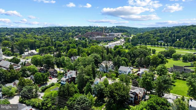 121 W SPRINGETTSBURY AVE, York, PA 17403