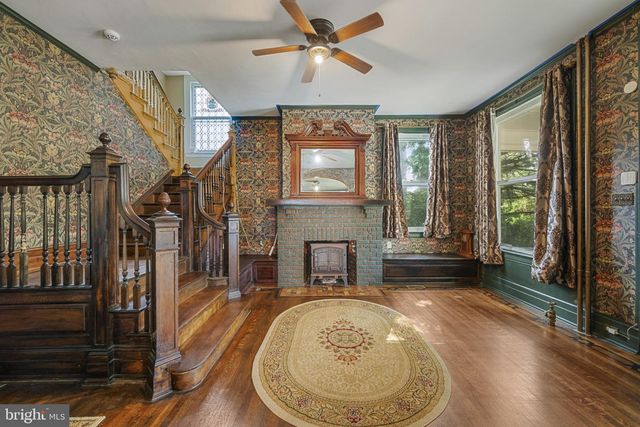 121 W SPRINGETTSBURY AVE, York, PA 17403