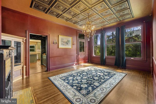 121 W SPRINGETTSBURY AVE, York, PA 17403