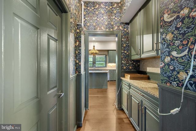 121 W SPRINGETTSBURY AVE, York, PA 17403