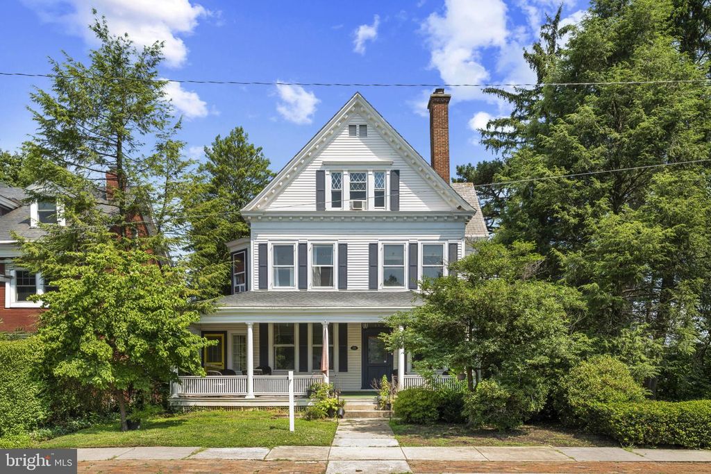 121 W SPRINGETTSBURY AVE, York, PA 17403