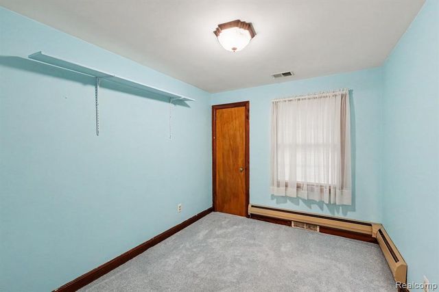 1030 W Livingston Road, Highland, MI 48357