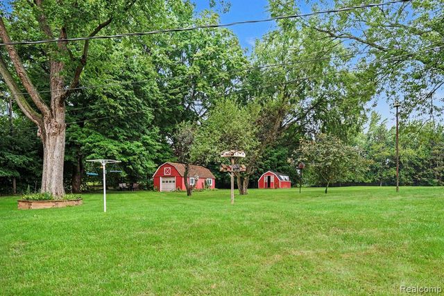 1030 W Livingston Road, Highland, MI 48357