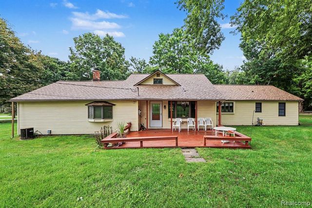 1030 W Livingston Road, Highland, MI 48357