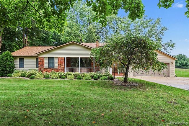 1030 W Livingston Road, Highland, MI 48357
