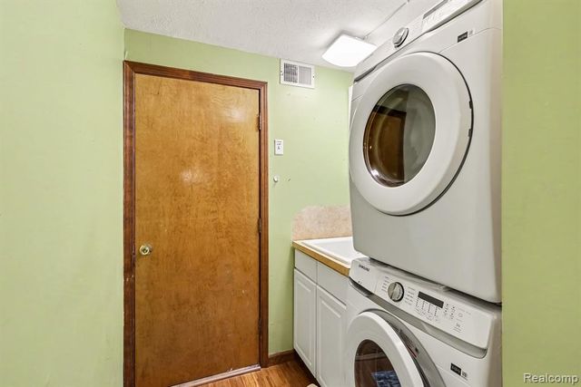 1030 W Livingston Road, Highland, MI 48357