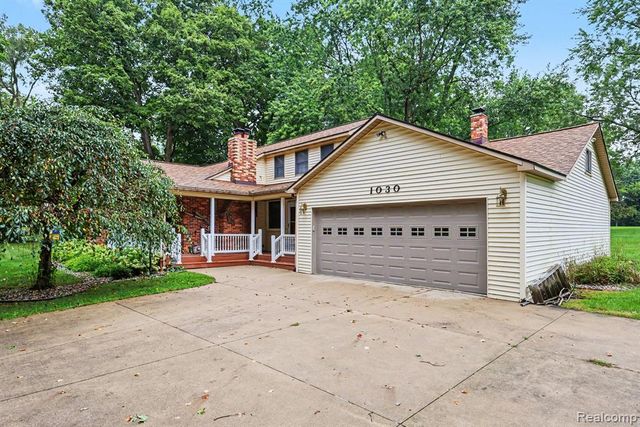 1030 W Livingston Road, Highland, MI 48357