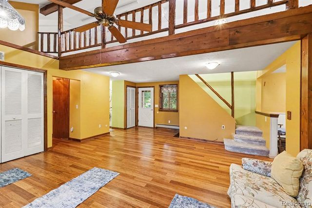 1030 W Livingston Road, Highland, MI 48357
