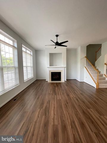 2403 CYPRESS GREEN LN, Herndon, VA 20171