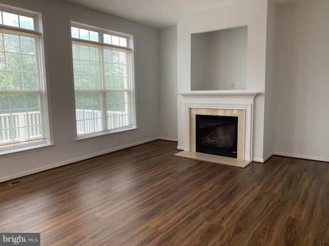 2403 CYPRESS GREEN LN, Herndon, VA 20171
