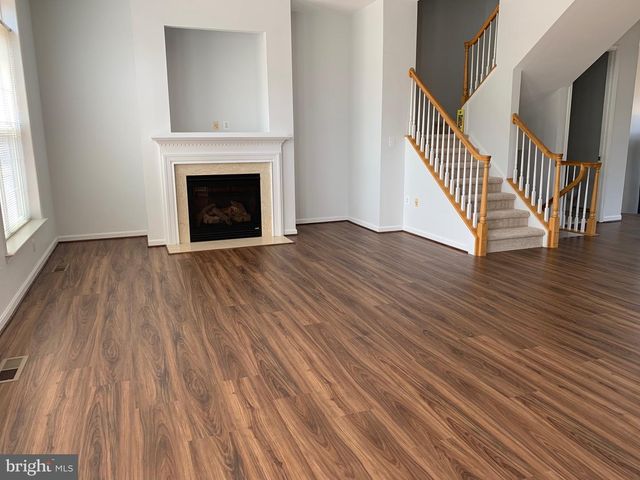 2403 CYPRESS GREEN LN, Herndon, VA 20171