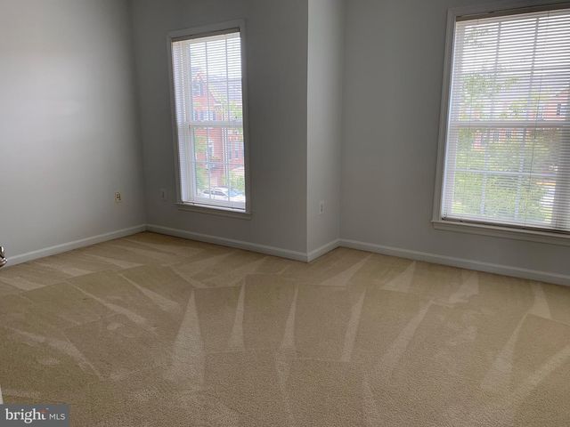 2403 CYPRESS GREEN LN, Herndon, VA 20171