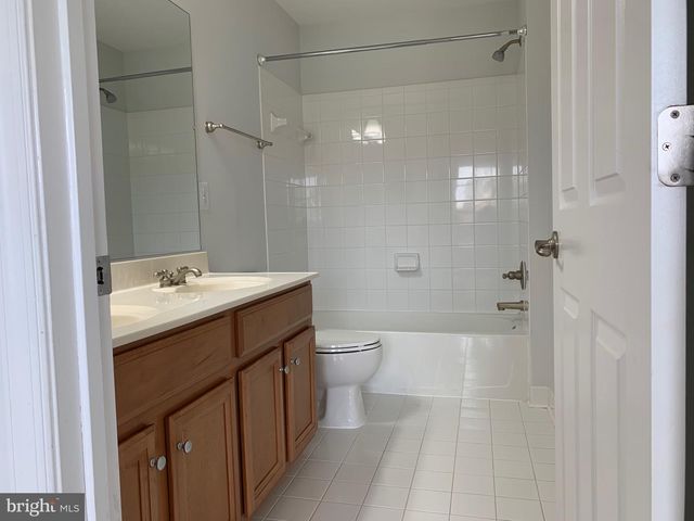 2403 CYPRESS GREEN LN, Herndon, VA 20171