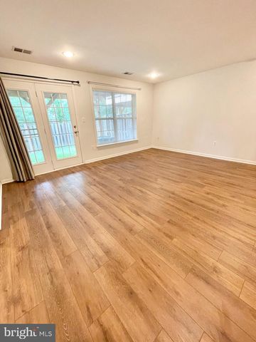 2403 CYPRESS GREEN LN, Herndon, VA 20171