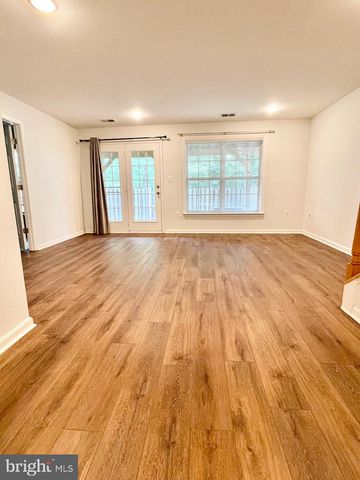 2403 CYPRESS GREEN LN, Herndon, VA 20171