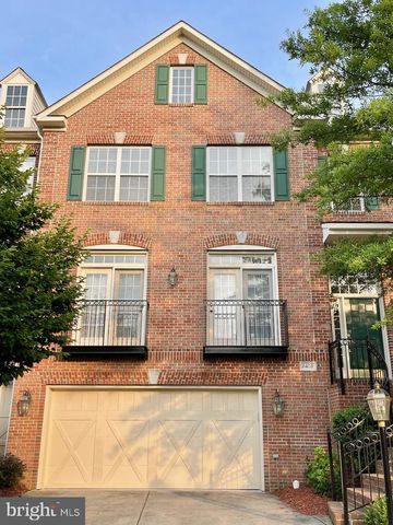 2403 CYPRESS GREEN LN, Herndon, VA 20171