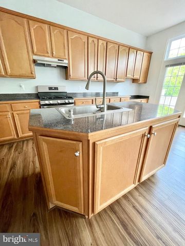 2403 CYPRESS GREEN LN, Herndon, VA 20171
