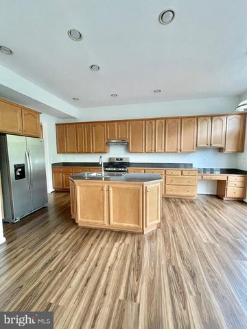 2403 CYPRESS GREEN LN, Herndon, VA 20171